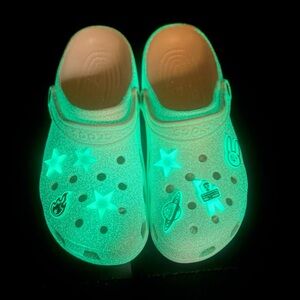 Crocs Glow In The Dark White Clogs With Set Of 8 Jibbitz - Mens Size 10 - NWOB